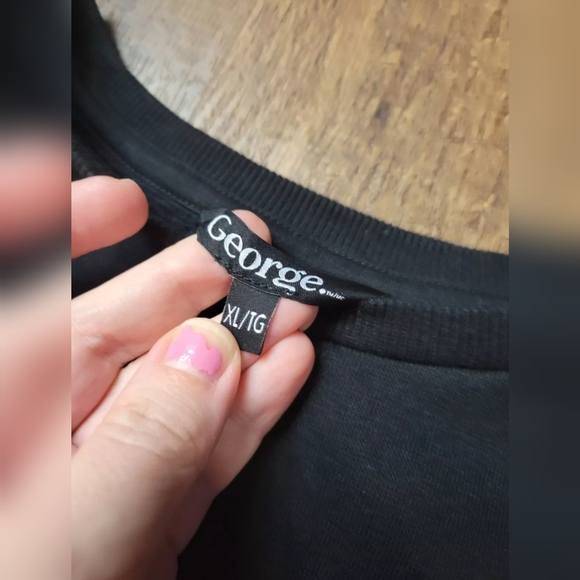 FREE W BUNDLE George sweatshirt - Picture 3 of 7